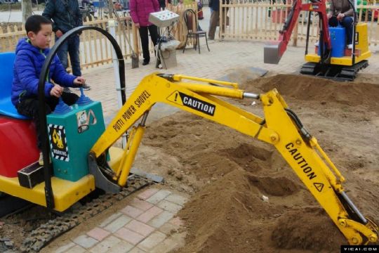 點擊查看詳細信息<br>標題：WCS-360型兒童挖掘機 閱讀次數(shù)：2423