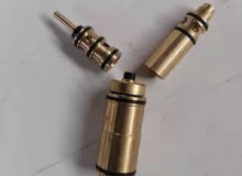 點(diǎn)擊查看詳細(xì)信息<br>標(biāo)題：氣動(dòng)錨桿鉆機(jī)上面氣馬達(dá)閥組 閱讀次數(shù)：1819